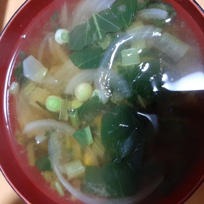 玉ねぎ　小松菜　グリーンピース　味噌汁
